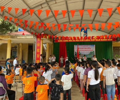 Hoạt động trải nghiệm thăm quan trường tiểu học